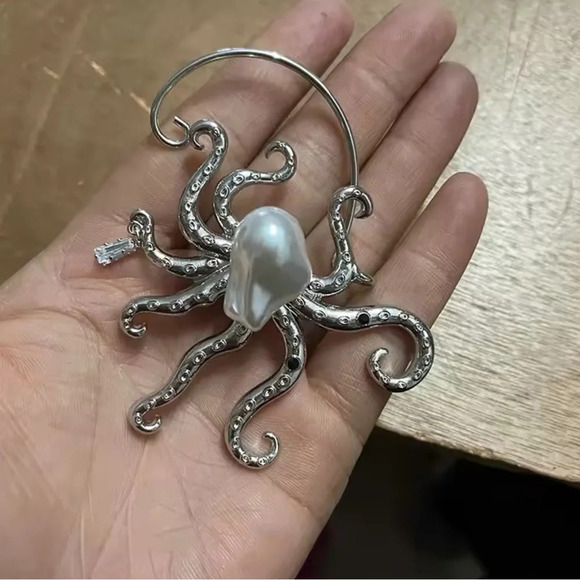 Octopus Earring Cuff - Picture 3 of 3